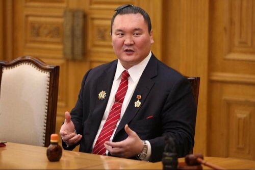 Хакүхо М.Даваажаргал дэвжээгүй болж, туслах ажилтан болов